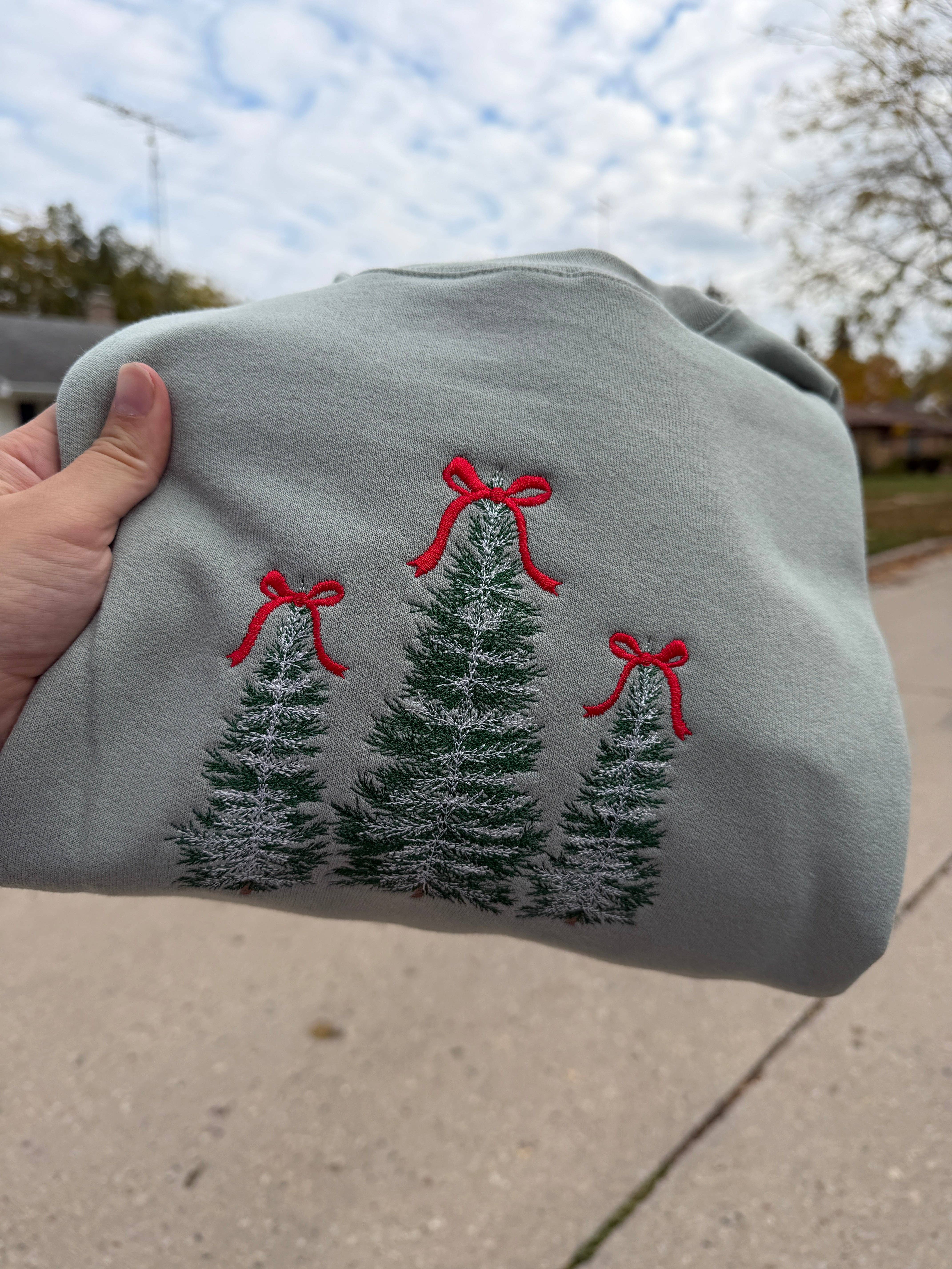 Simple threads by Jocelyne - Wholesale Sweatshirt - Women's - Trio Embroidered Pine trees1
