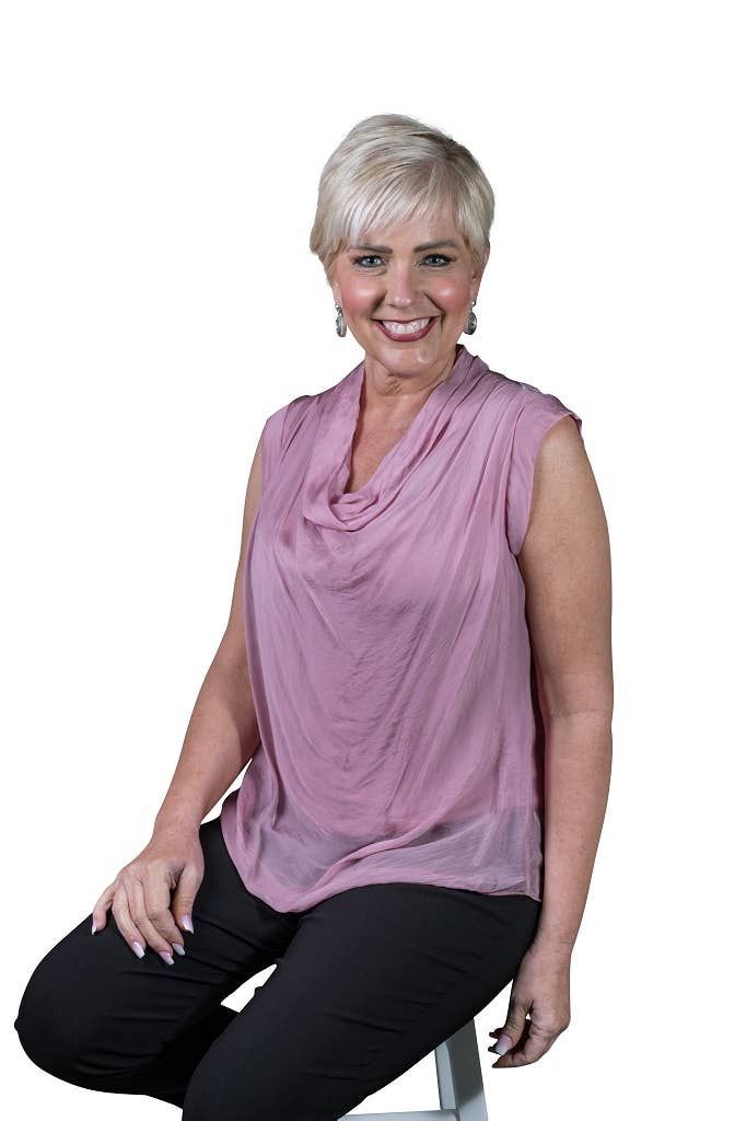 TINA Stephens Italy/Tees By Tina – Engroshandel Bluse - Dame – Sarita silke-top med draperet halsudskæring (BT212)4