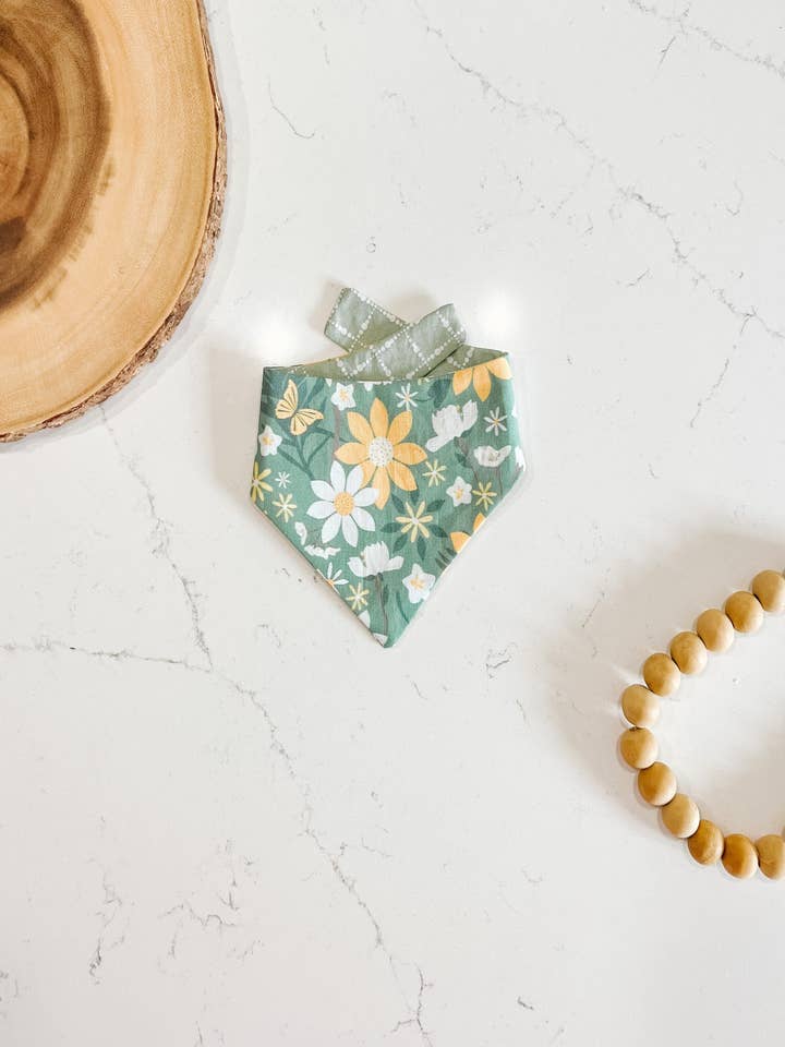 Bloemen en Vlinders Omkeerbare Hondenbandana, SnapOn Sjaal voor wholesale door StellaLoo