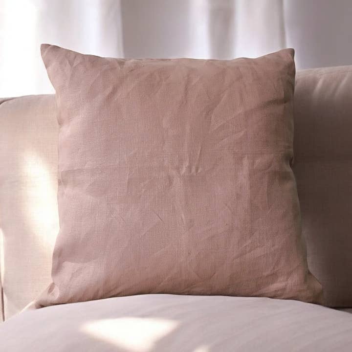 Coussin italien en lin naturel, rose poudré, 20 x 20 pouces pour la vente par Artisan by MF