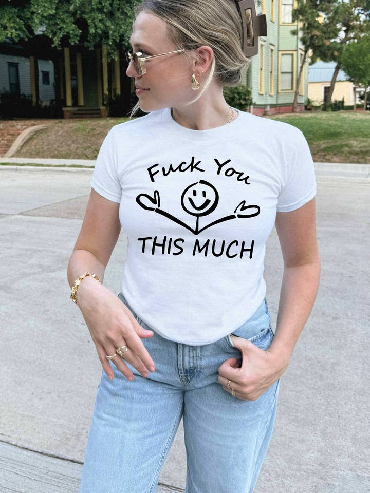 T-shirt graphique unisexe "Fu*% this Much"| Q234T pour la vente par Khristee