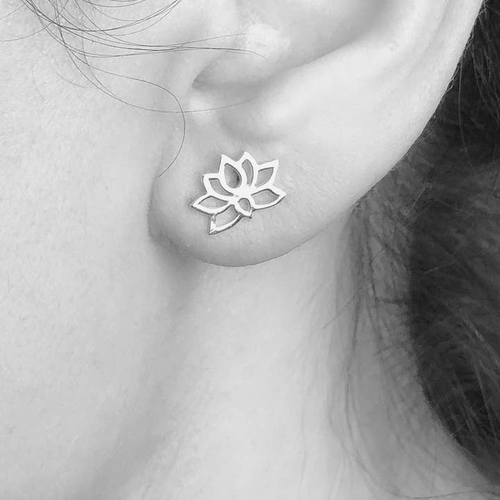 MadamLili - Wholesale Stud/Post Earrings - Mini 925 Sterling Silver Lotus Stud Earrings — EHR925-1191