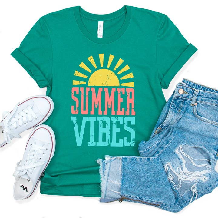 Sommer Vibes Graphic Tee for engroshandel hos Kids By Kissed Apparel