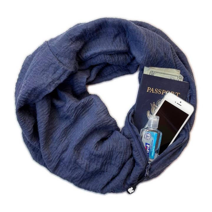 Écharpe convertible Infinity avec poche™ | Bleu paisible. pour la vente par SHOLDIT