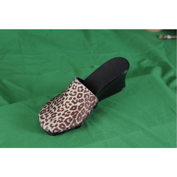 Leopard clog interchangeable shoe top for wholesale by Onesole