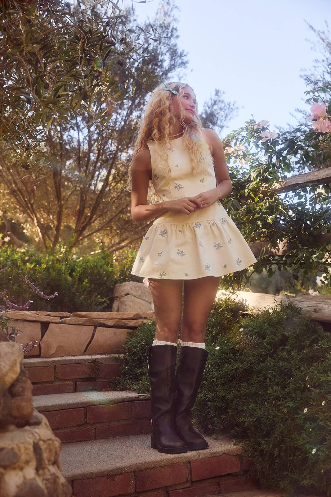 LE LIS - Wholesale Dress - Women's - EMBROIDERED SLEEVELESS SHIFT DRESS1