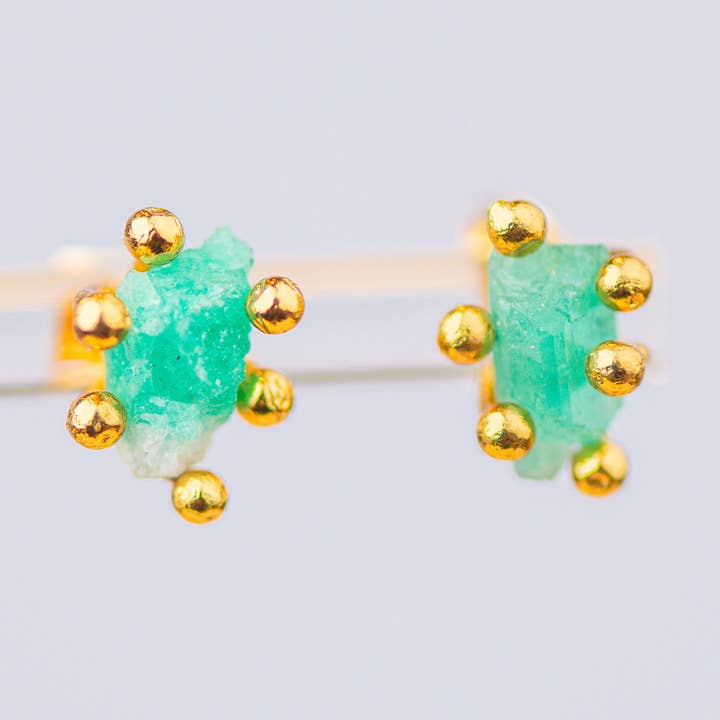 Smaragd dolda pärlnitar för wholesale av Pria Handmade Accessories