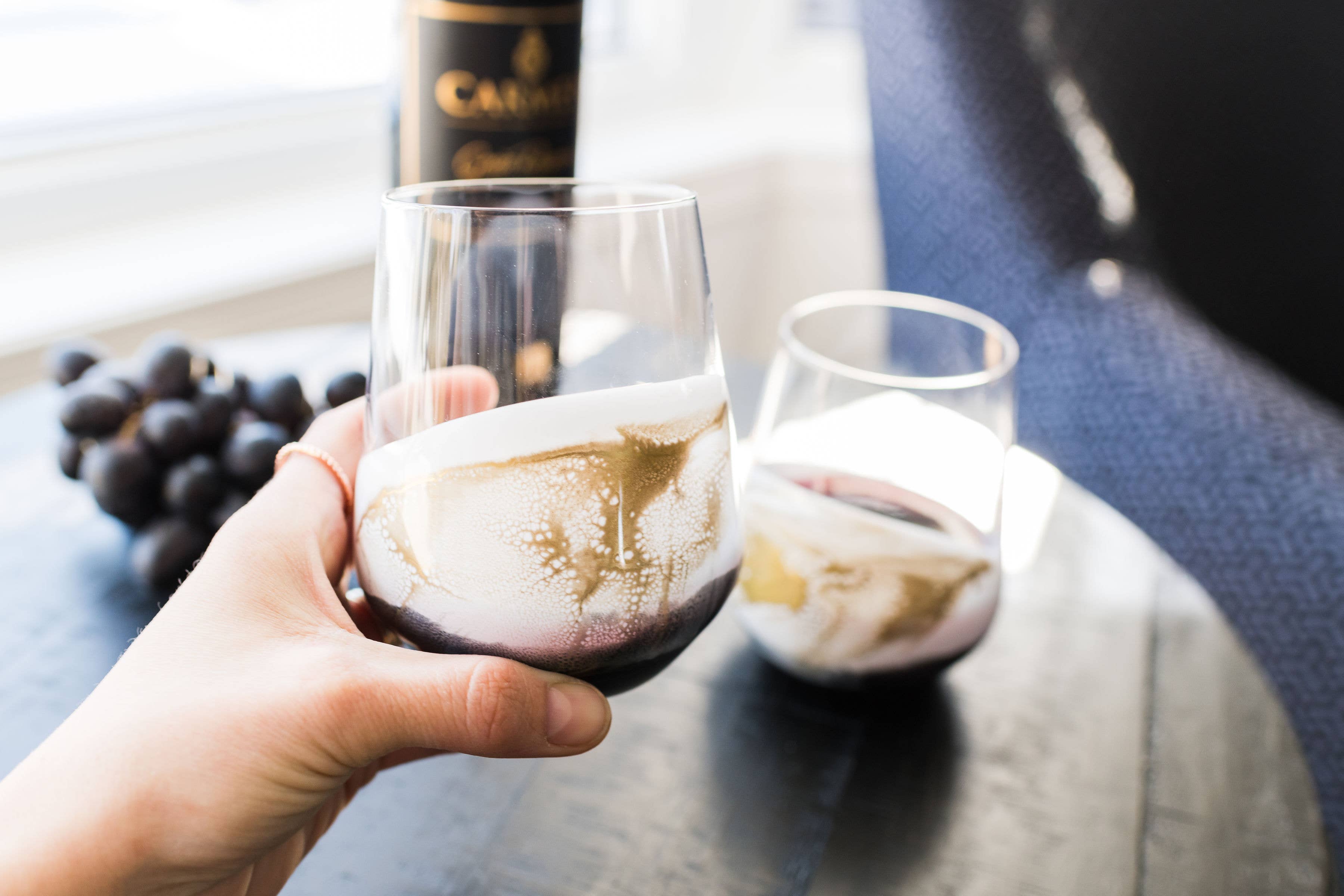 Lynn & Liana Designs - Venta al por mayor Copas de cóctel/licor - Vasos para vino y entretenimiento con acento de resina - ¡SIN ARANCELES!22