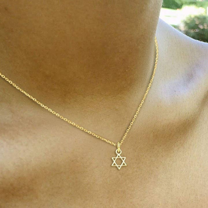 ALEF BET JEWELRY – Engroshandel Halskæde med vedhæng – Lille jødisk Davids stjerne halskæde i sølv eller guld