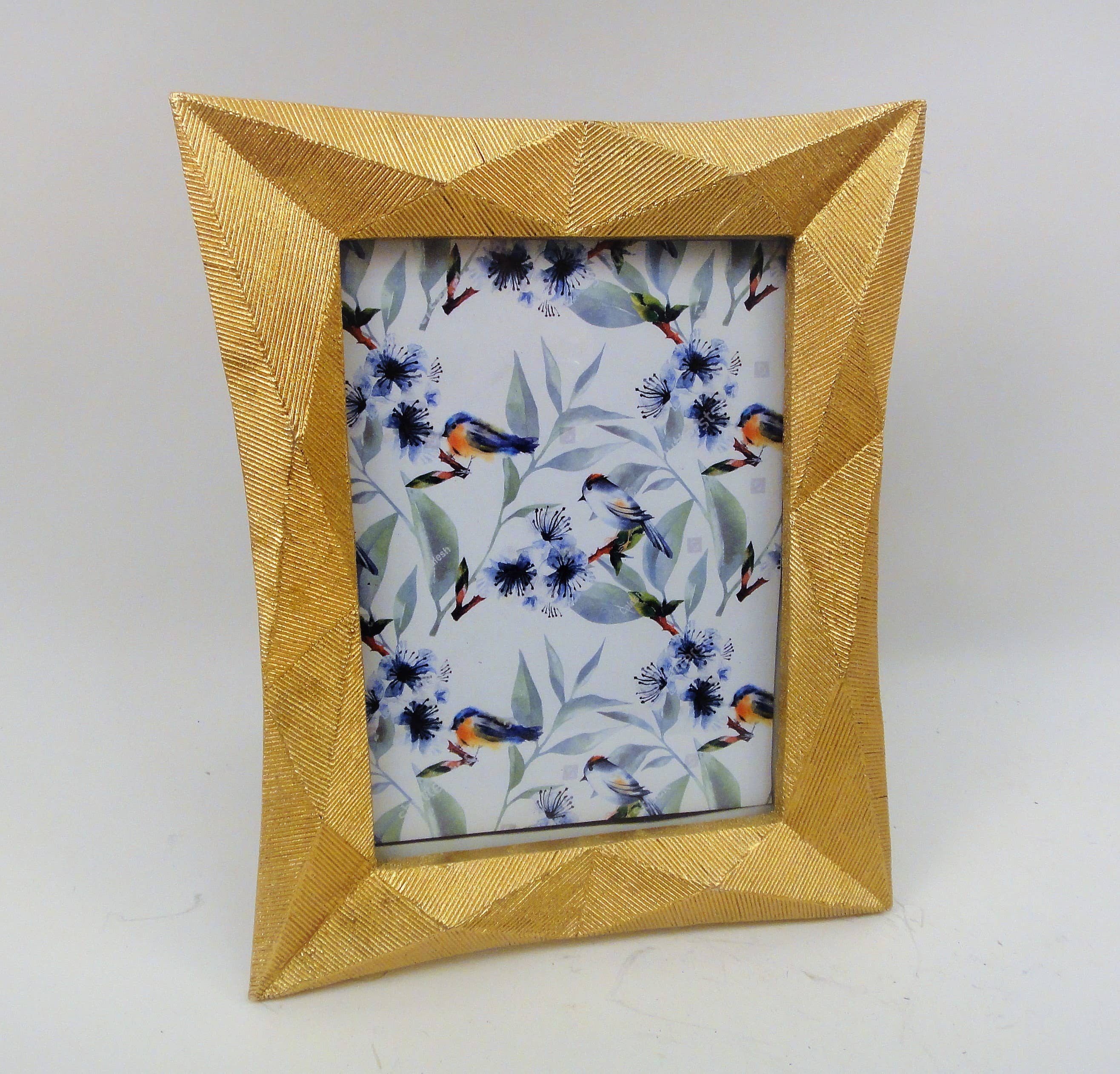 Concepts In Time - Vente Cadres photos - Cadre photo en résine dorée nervurée et inclinée Concepts Stylish1