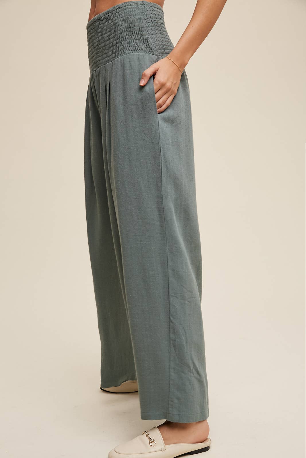 Listicle - Wholesale Pants - Women's - Smocked Waist Wide Leg Pants
Smocked Waist Wide Leg Pants
16