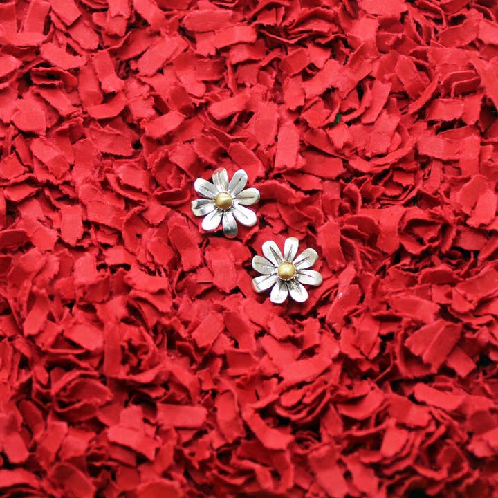 Plataica - Wholesale Stud/Post Earrings - Mini Daisy Earrings in 925 Silver and Brass7