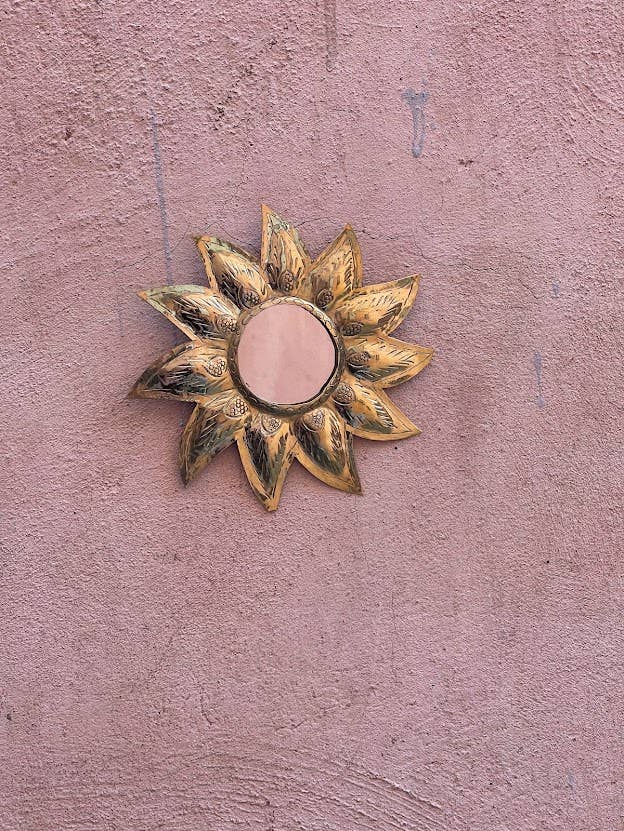 NOMAD BY LIV - Vente Miroir mural - Miroir en laiton forme fleur de tournesol2