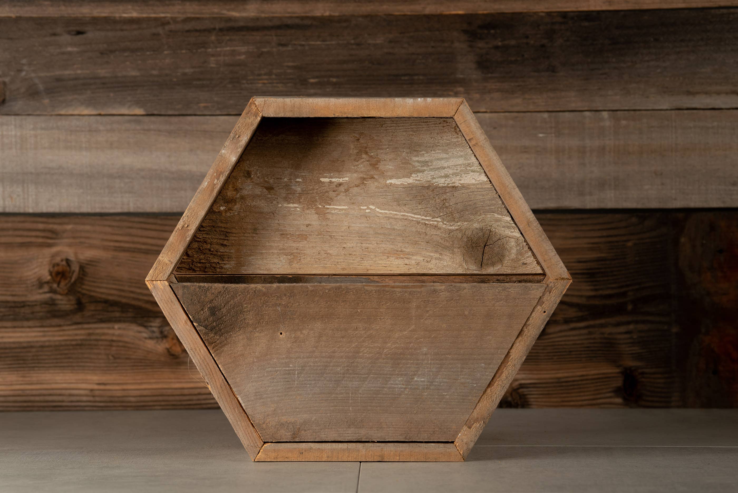 Love Reclaimed - Wholesale Plantenbak voor aan de muur - Reclaimed houten hexagonale plantenbak / geometrische wandplantbak2