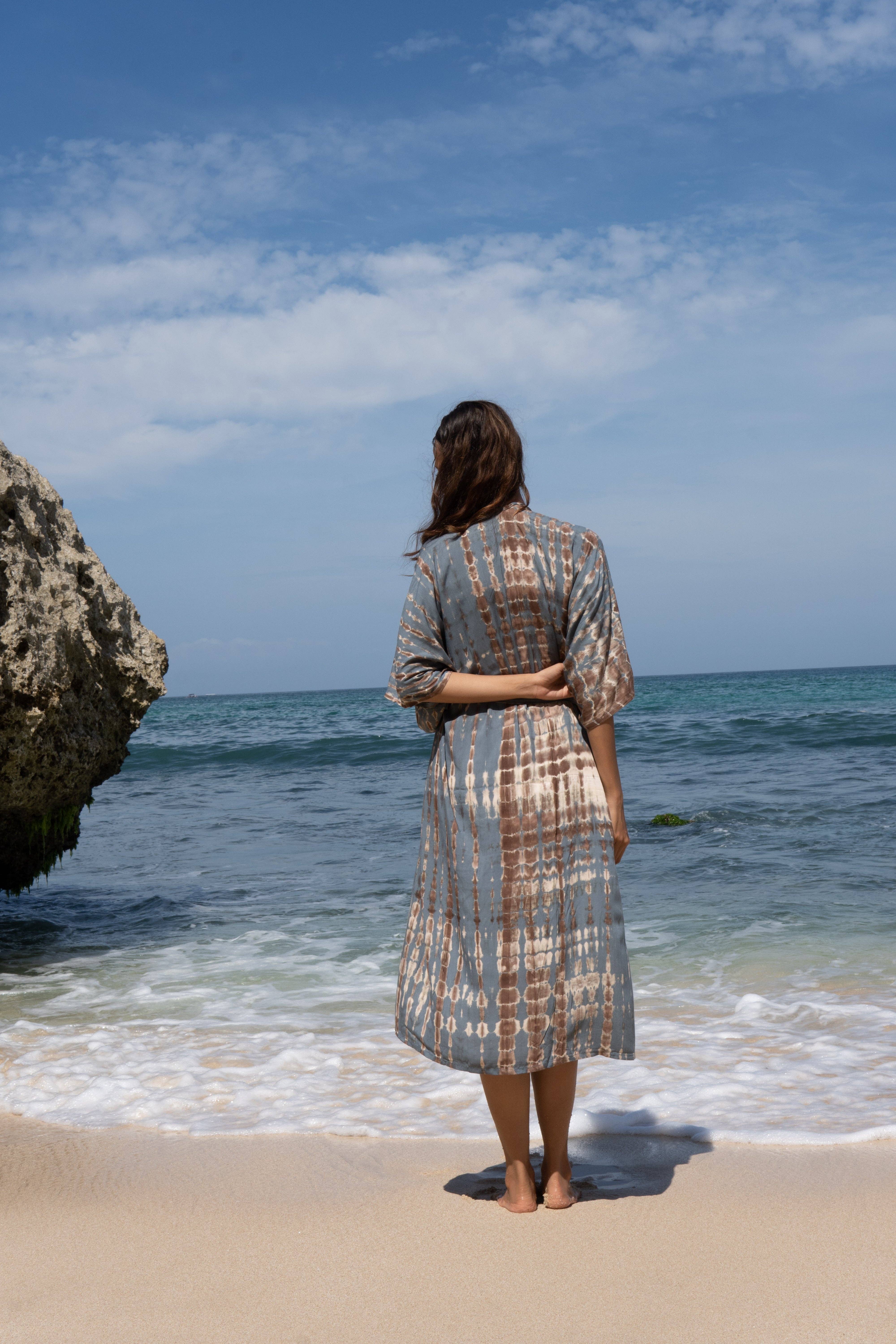 Suzie Blue Canada - Wholesale Kimono - Women's - Long Kimono In Tan & Grey Tie Dye4