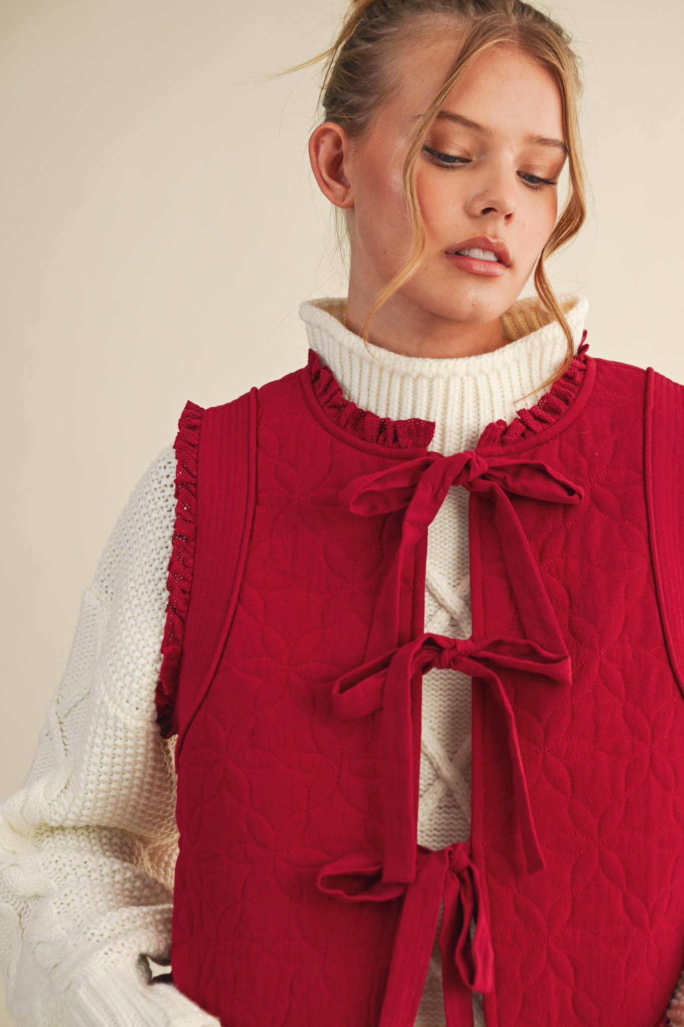 &MERCI - Wholesale Outerwear Vest - Women's - FLORAL QUILTED LACE TRIM BOW TYING VEST MJK411326