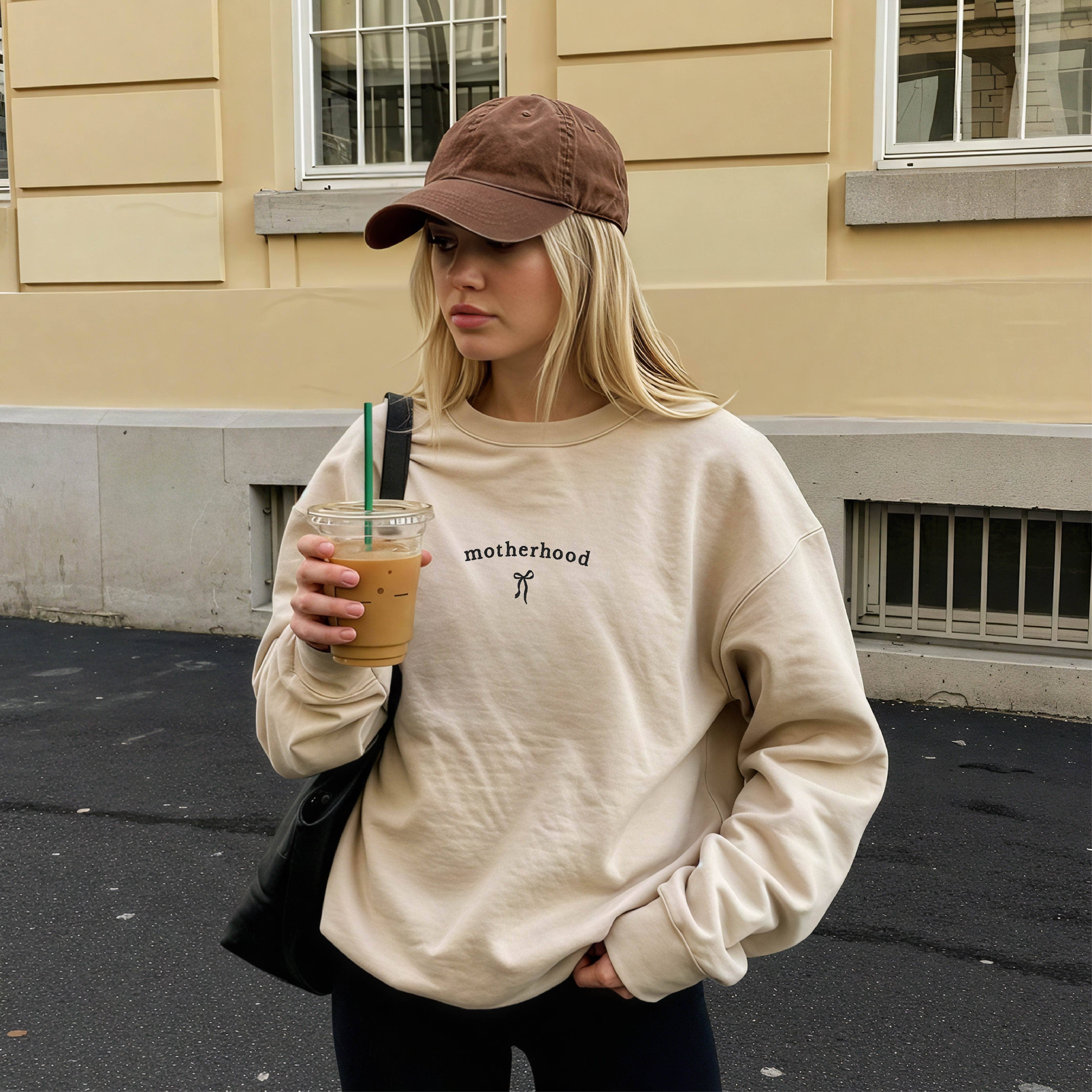 P E T I T R U E – Sweatshirt - Mulher por atacado – Sweatshirts de Mãe com Gola Redonda Bordada para Mãe1