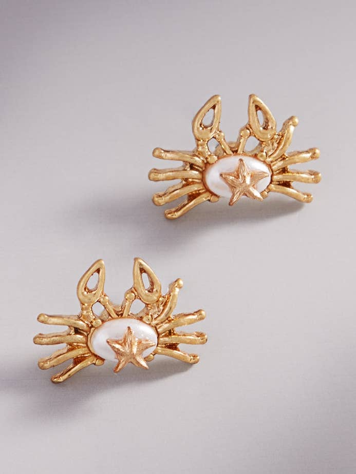 Sommarkrabba Pärla Hypoallergena Stiftörhängen för wholesale av Designature New York