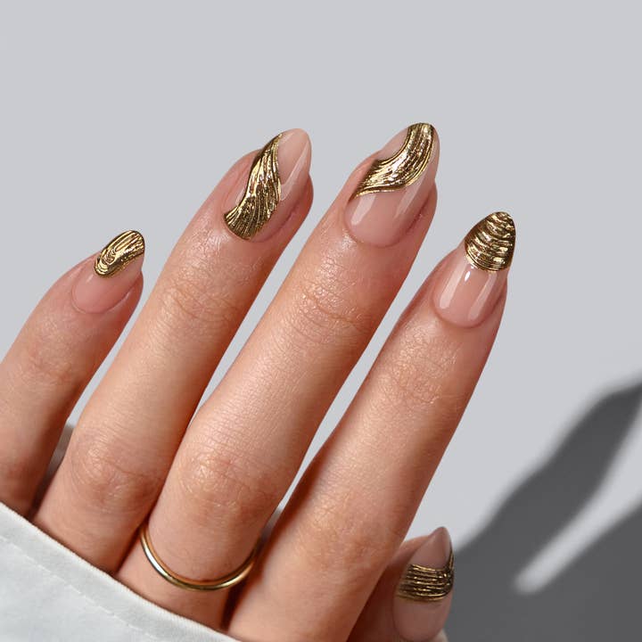 BTArtboxnails - Wholesale Press-On/Fake Nails - 3D Golden False Nails Set - Almond Christmas Nails Press On1