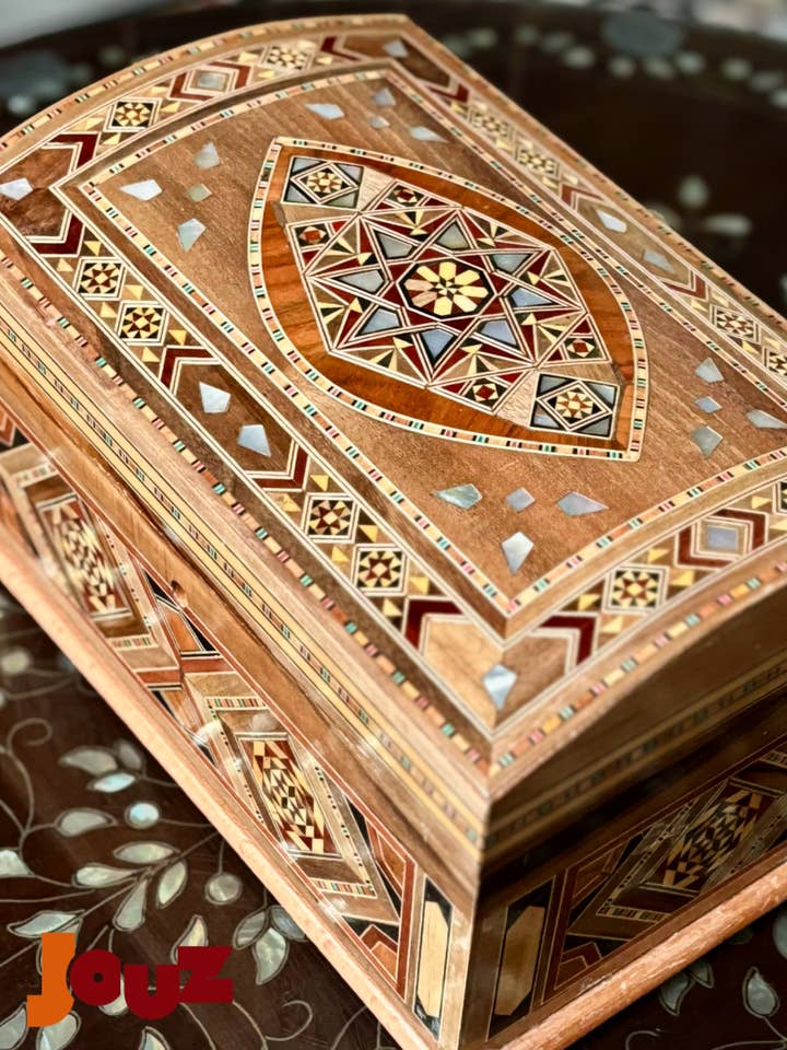 Scatola Portagioie in Legno Intagliato a Mano con Serratura e Chiave – Unico Contenitore Decorativo per la vendita all'ingrosso da parte di JOUZ