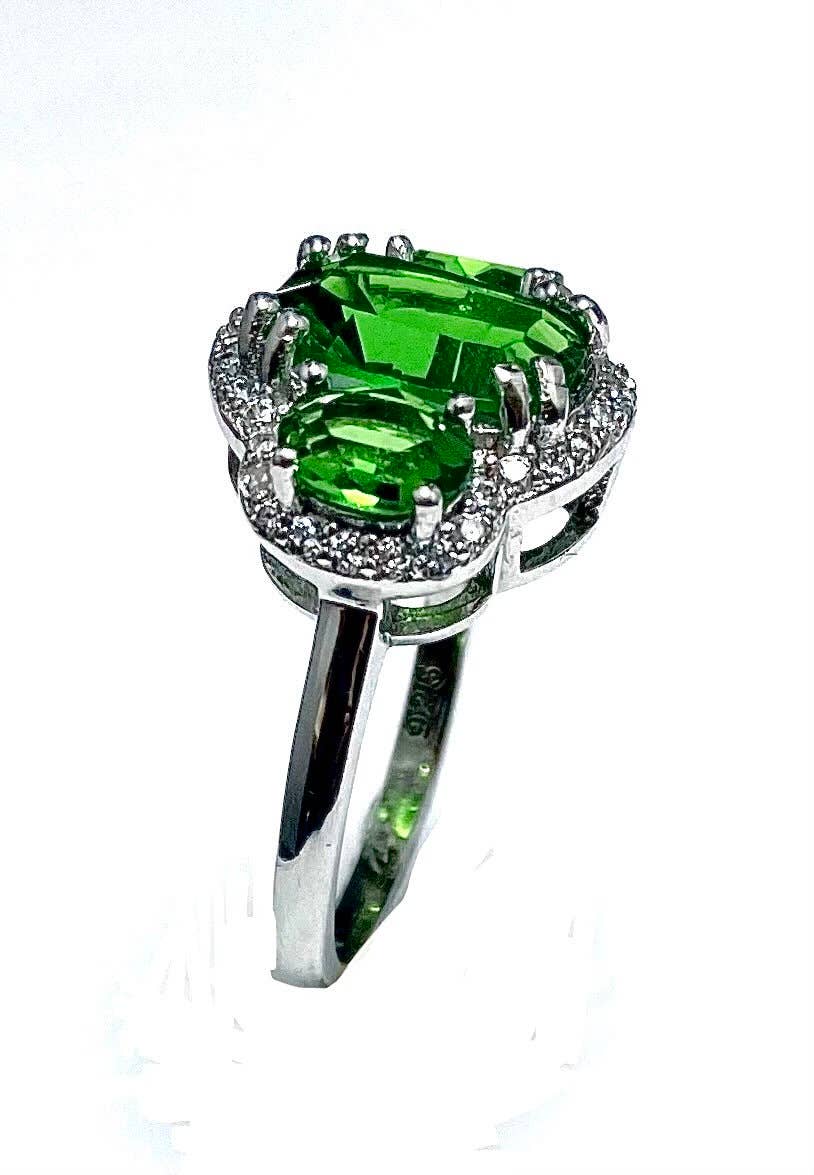Twan Kee Jewelry – wholesale Cocktail/statement ring – Victorian-Style Green Helenite Halo Sterling Silver Ring3