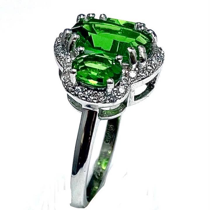 Twan Kee Jewelry – wholesale Cocktail/statement ring – Victorian-Style Green Helenite Halo Sterling Silver Ring3