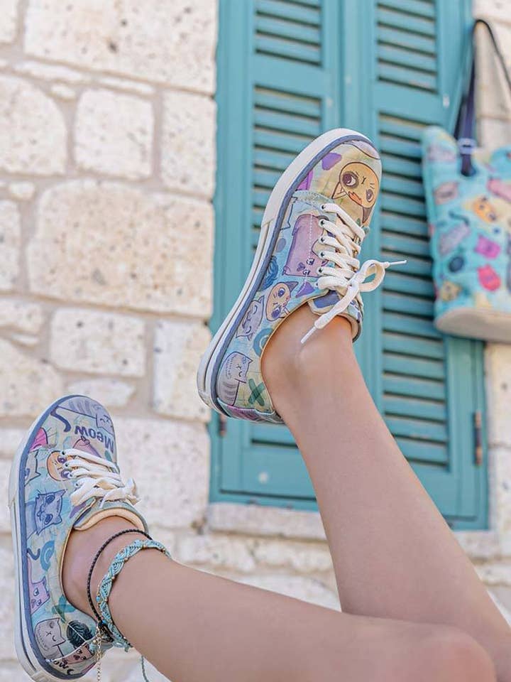 Cats of the World | Sneakers | Sneakers pour femmes pour la vente par The Painted Shoe & Bag