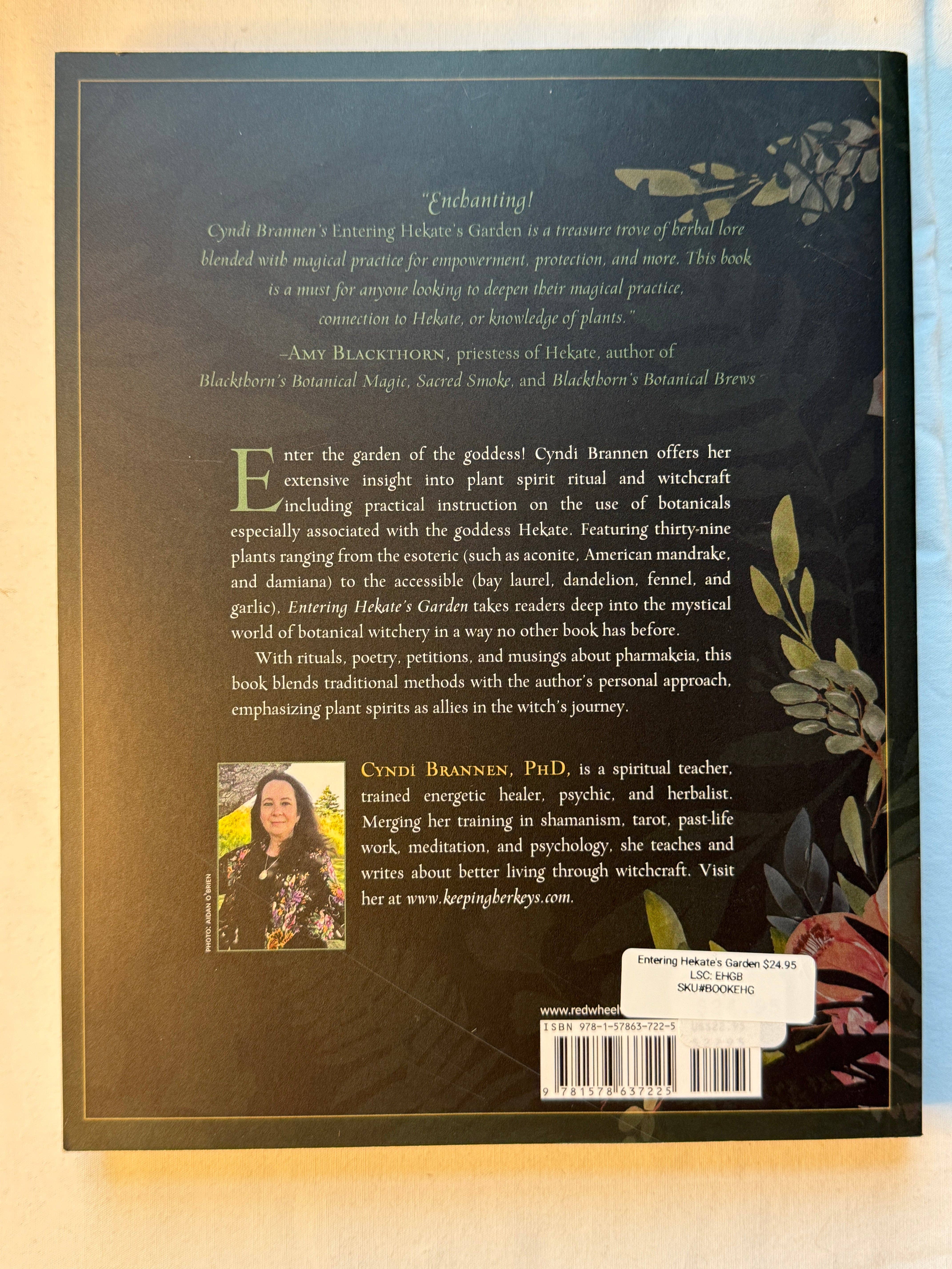 Chaotic Crystal Chick Co. – Engroshandel Bog om krop, sind og sjæl – Entering Hekate's Garden af Cyndi Brannen1