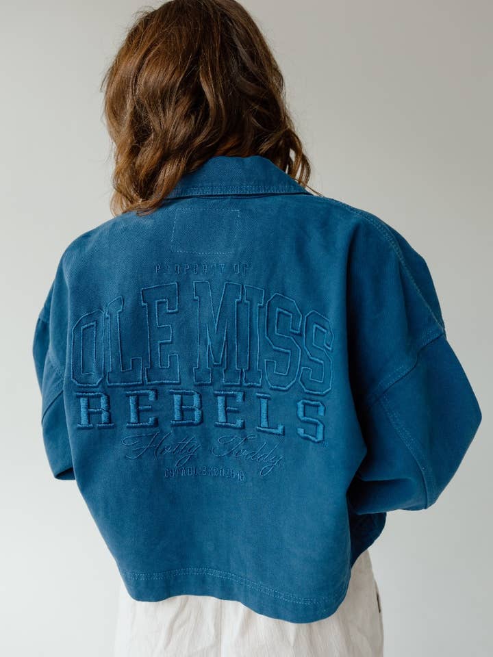 Ole Miss Sanders Broderad Canvas Twilljacka för wholesale av Gameday Social Apparel Co.®