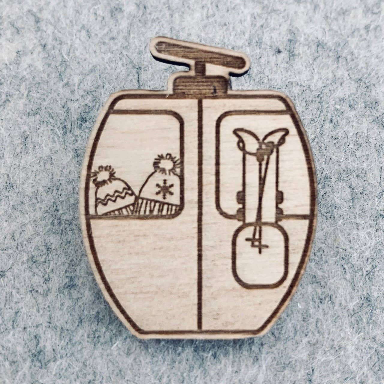 Les Petites Hirondelles - Vente Épinglettes/boutons - Pin's en bois - Télécabine1