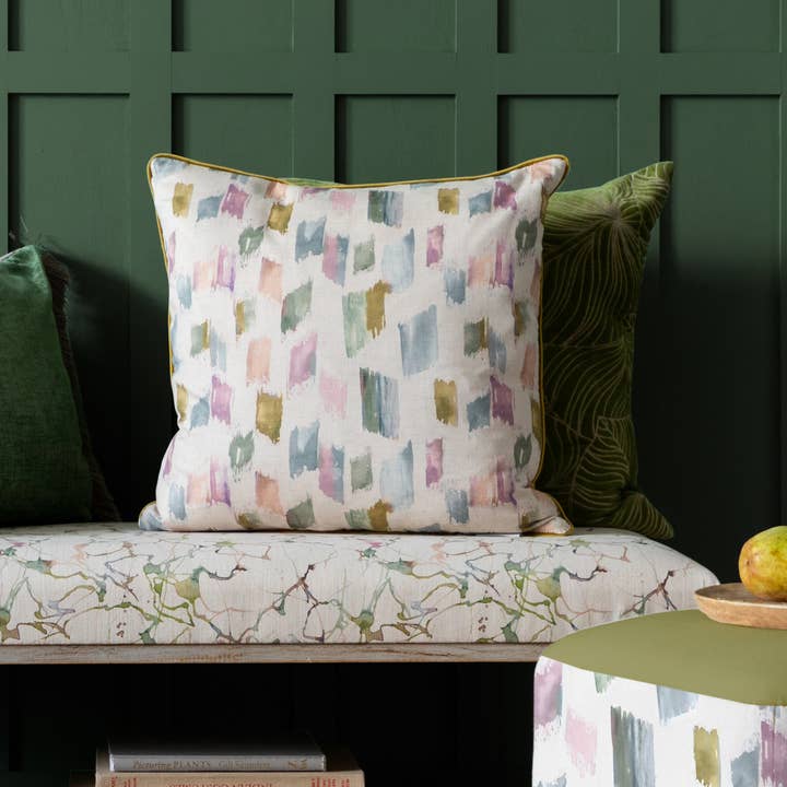 Kussen met print van Arwen Meadow voor wholesale door Riva Home