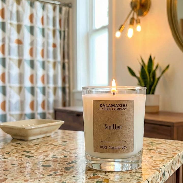 Bougie votive en soja Smitten - Coulée à la main au Michigan pour la vente par Kalamazoo Candle Company