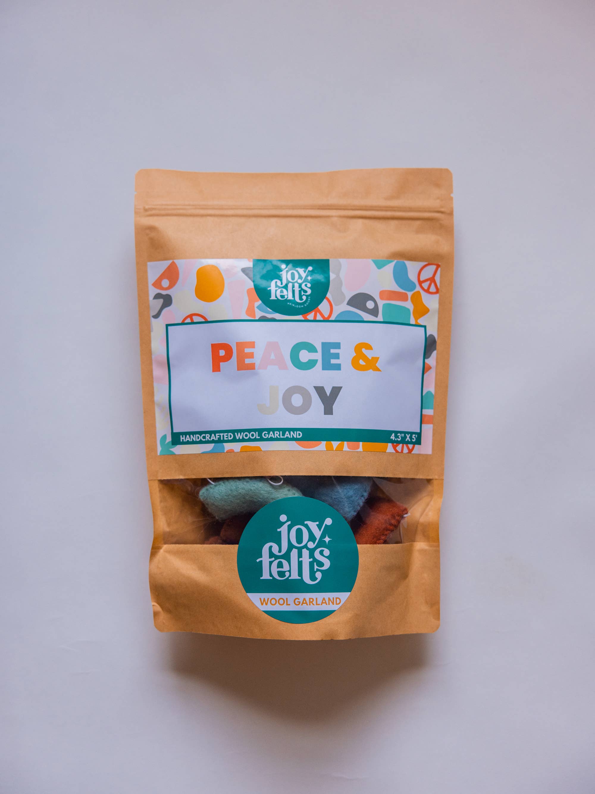 Joy Felts – Großhandel Wimpel/Girlande – Girlande mit Buchstaben ‚Peace & Joy‘ – große Buchstabengröße1