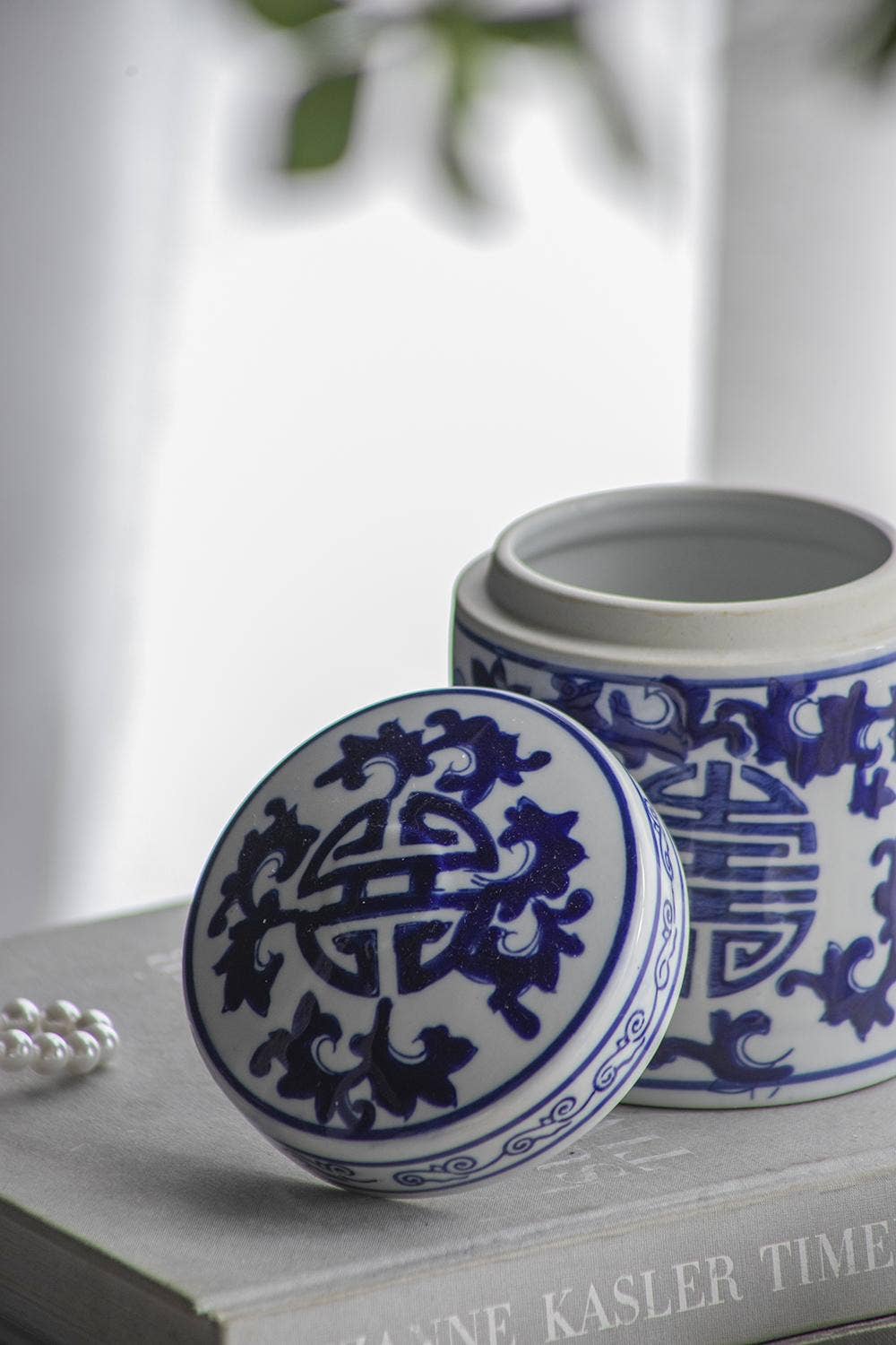 A&B Home Group Inc. – wholesale Prydnadsburk – D5x5,5" Aline Dekorativ Teaskrin - Blå/Vit2