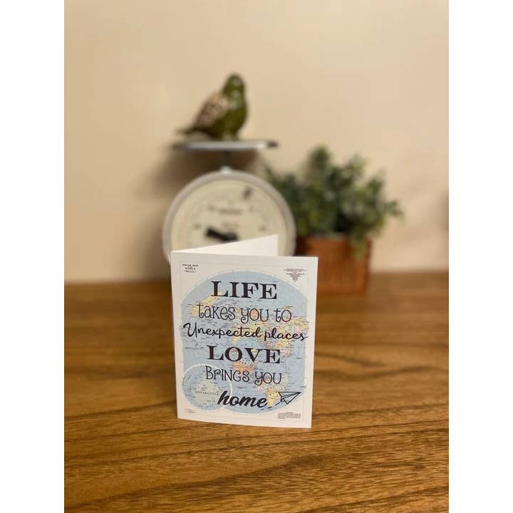 La vie vous emmène dans des endroits inattendus - L'amour vous ramène à la maison pour la vente par Bewilderberries