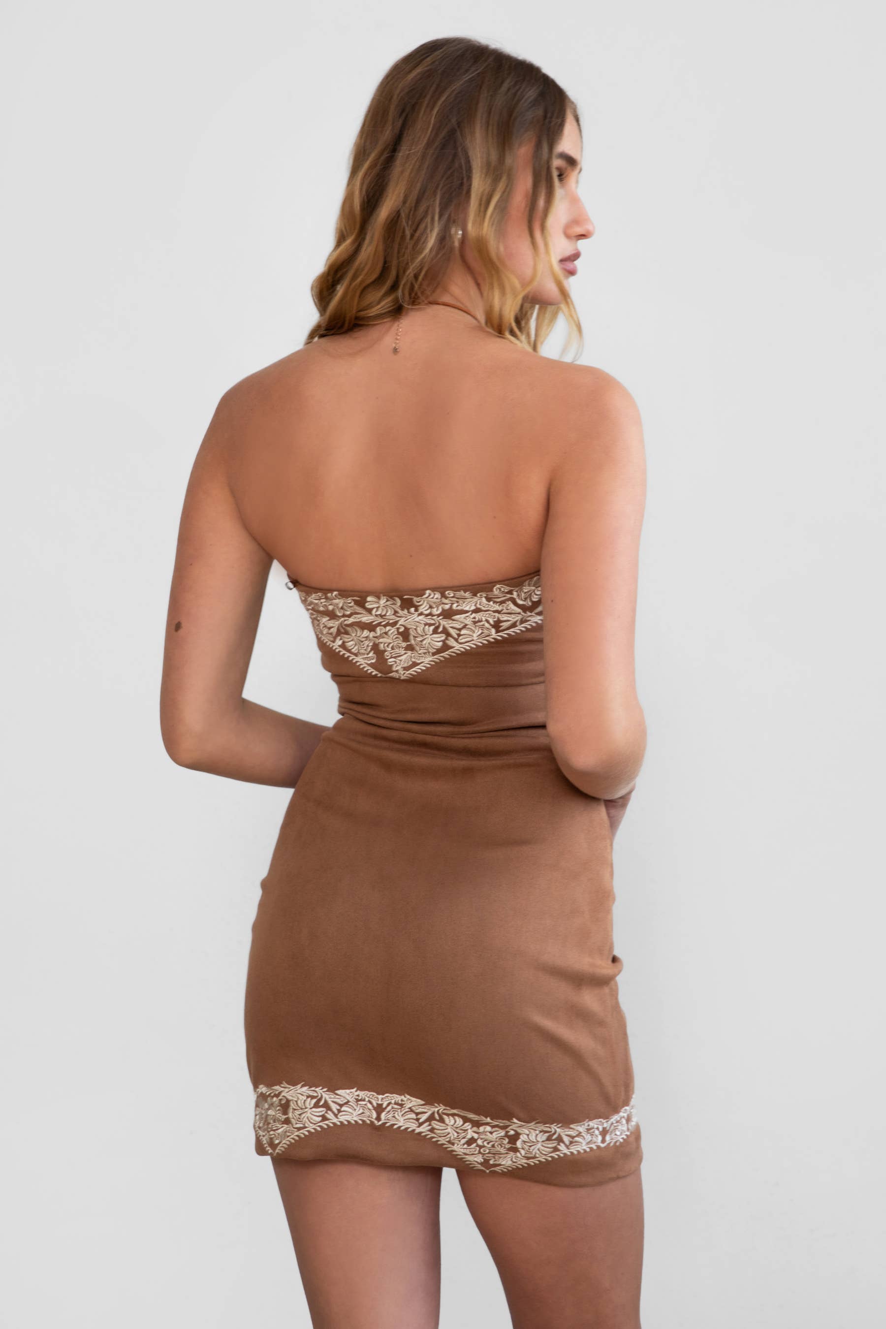 TICTOC – Großhandel Kleid – Damen – LAREDO Besticktes Wildleder-Minikleid14