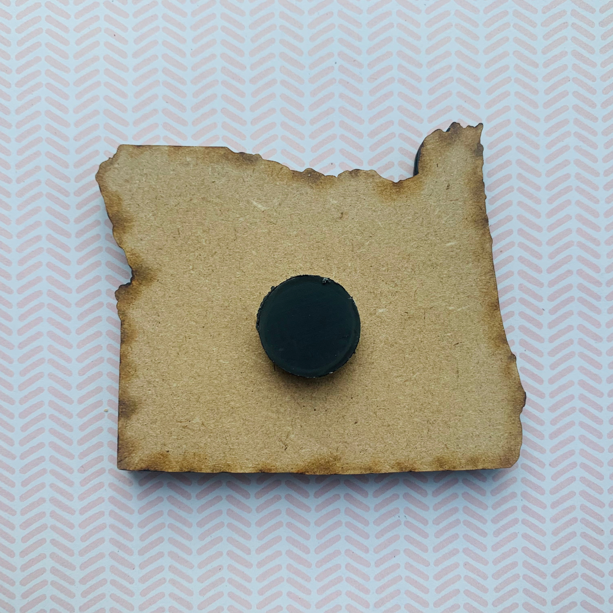 The HNB House – Engroshandel Magnet – Boho Rattan Basket Weave Laserskåret Træ Oregon State Magnet1