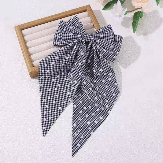 Nœud à cheveux long à carreaux floraux noir et blanc avec pince pour la vente par Pretty in Pink Bows