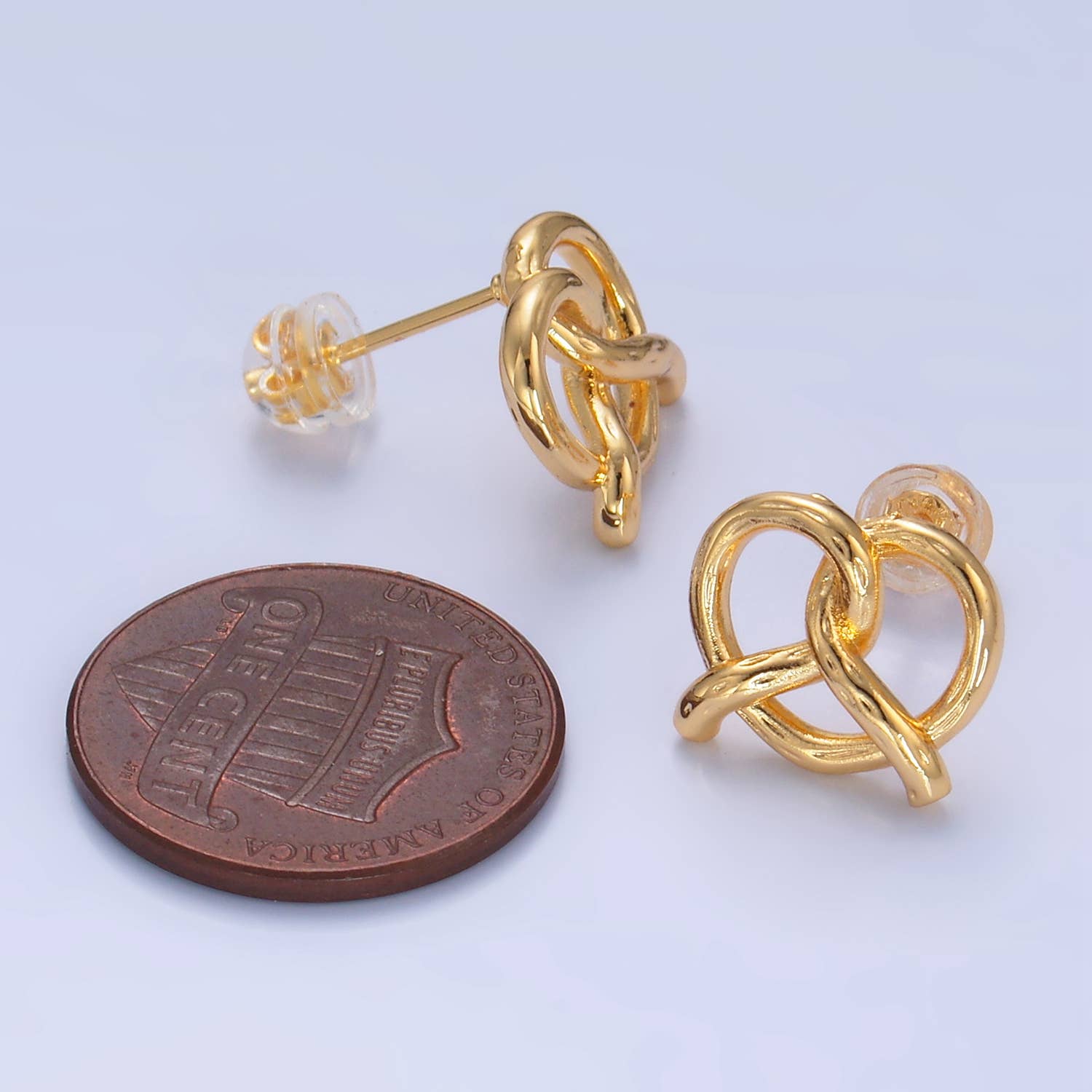 Aim Eternal - Wholesale Knopjes/oorstekers - Minimale oorbel met krakeling, gevuld met 24-karaats goud | V-4932