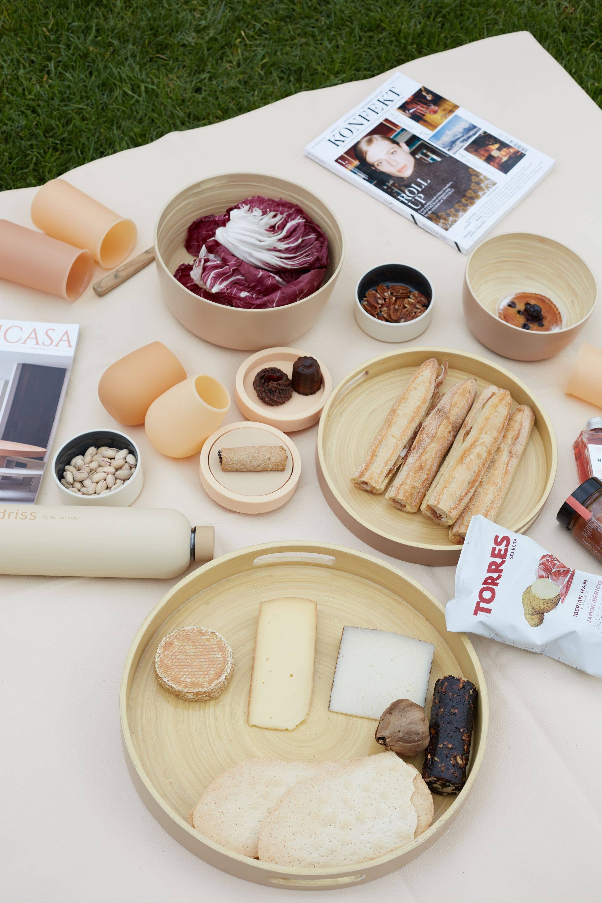 porter green | style + sustainability - Wholesale Picnic Blanket - Wheat + Oat | Privv | Vegan Leather Waterproof Picnic Rug4