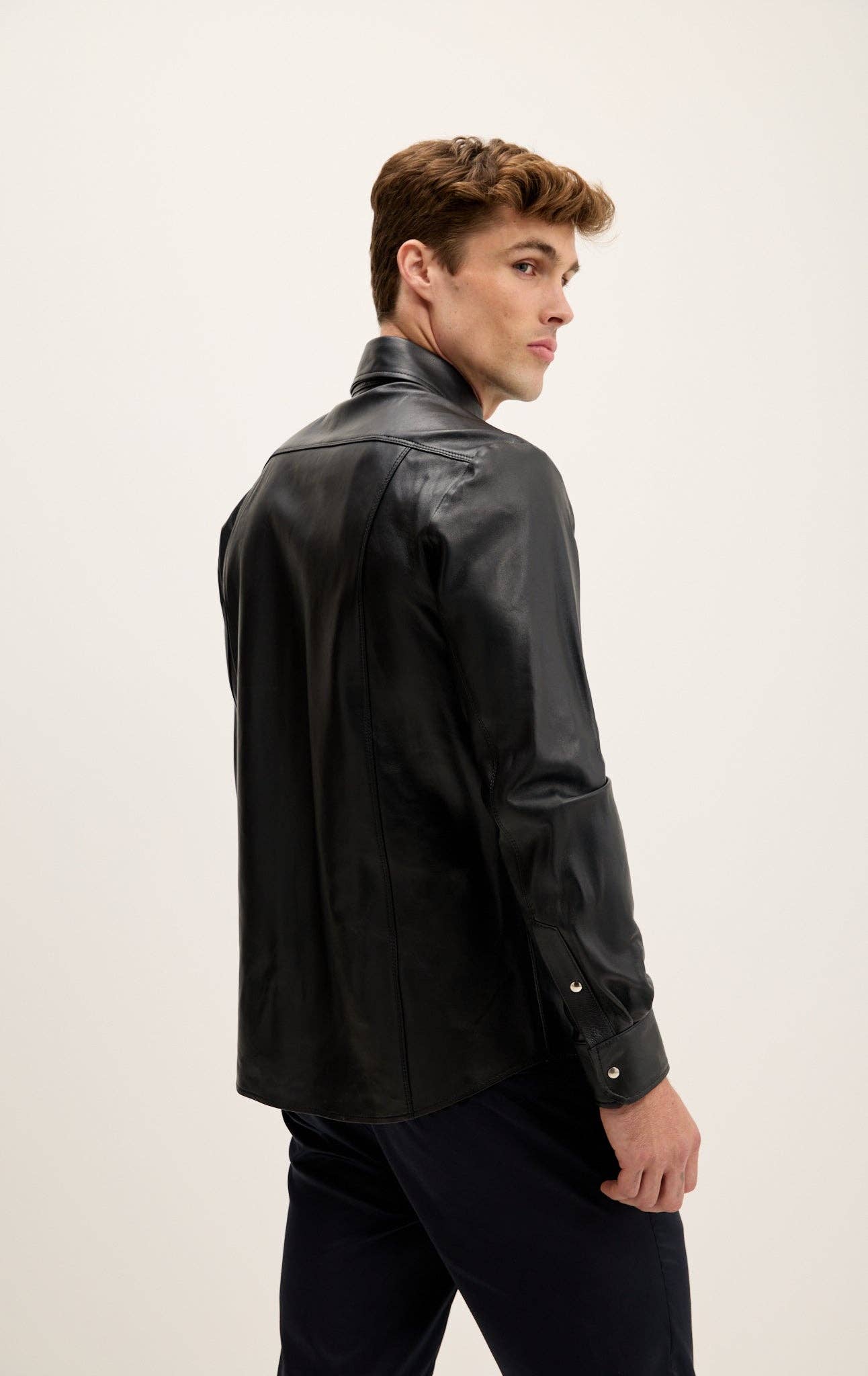 PRETO Camisa de Pele de Cordeiro Genuína Masculina - Preto para venda a revendedores na Faire5