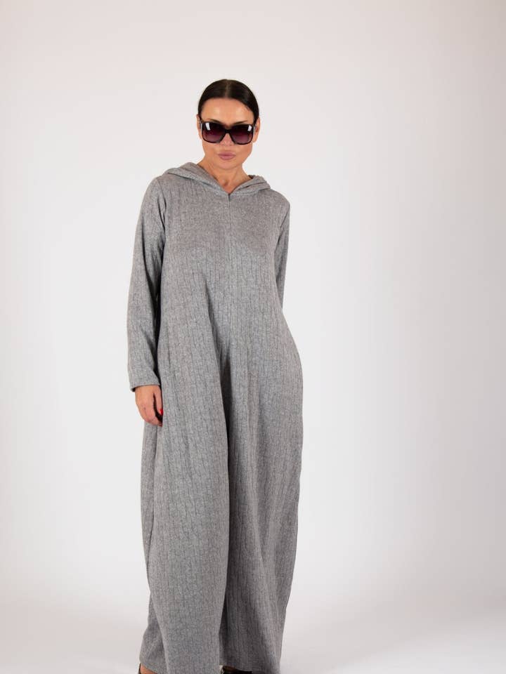 Gestrickter Kapuzenoverall LINA für den Großhandel von EUG fashion