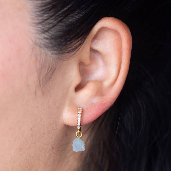 Aquamarijn Klomp Goud Kubus Huggie voor wholesale door Happy Goods