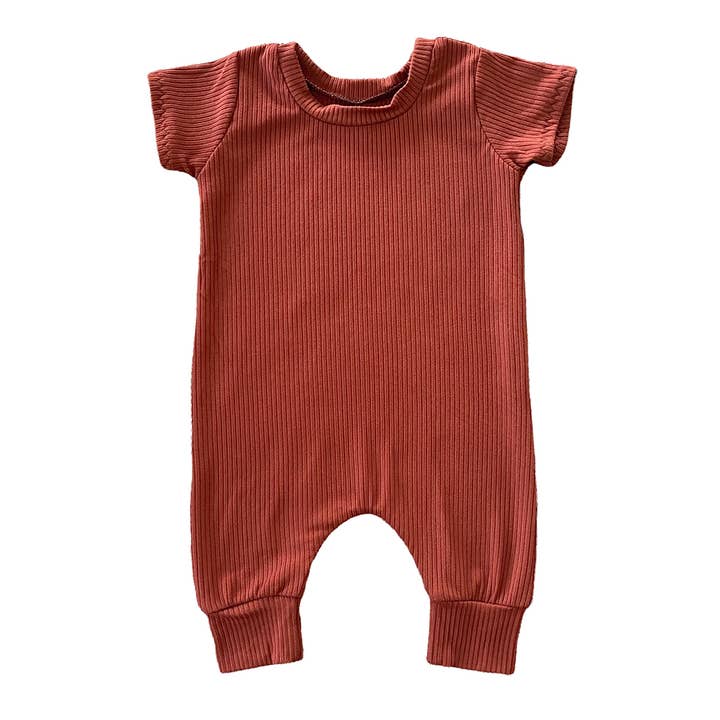 Barboteuse à manches courtes Rust Rib Harem pour la vente par Dudis Design