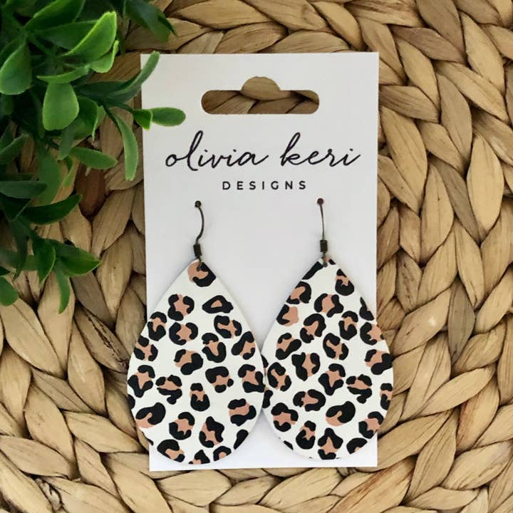 Bretagne - Cheetah Love pour la vente par Olivia Keri Designs
