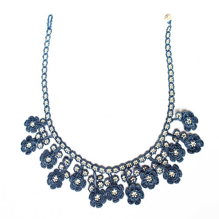 Silk Wool and Bijoux - Wholesale Bib Necklace - FCN050
Carnation Silk Necklace4