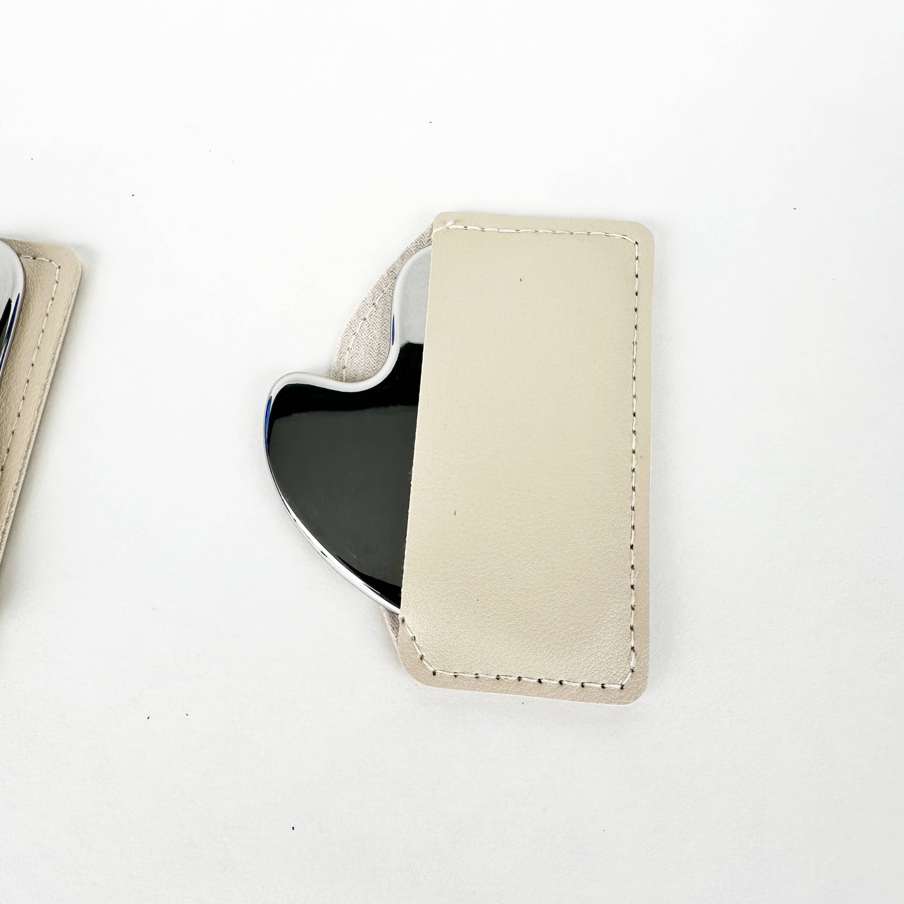 Smile Boutiques - Vente Gua Shas - Gua Sha en acier inoxydable avec étui en cuir3