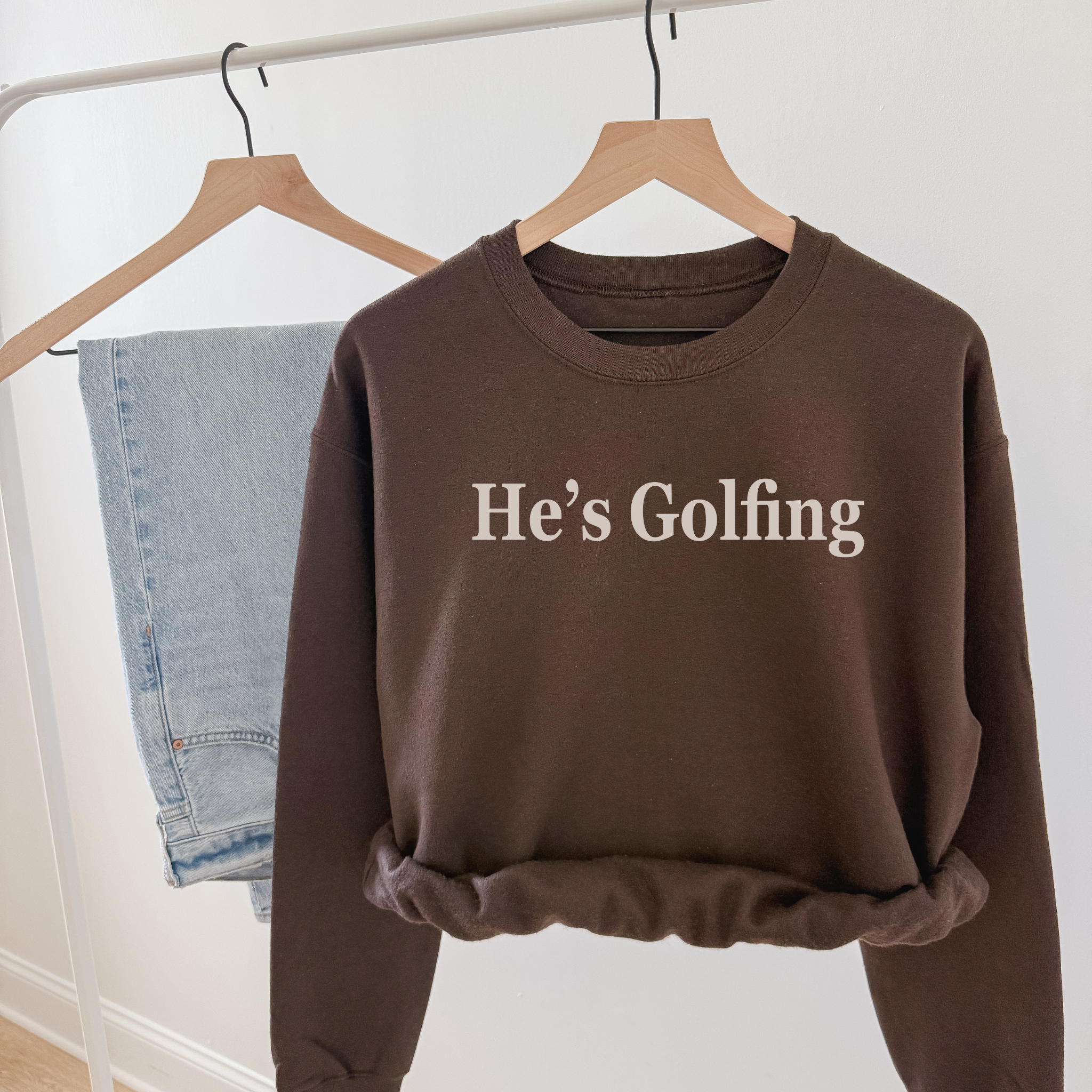 Hey Jude Graphic Tees - Wholesale Grafisch sweatshirt - Dames - Hij is aan het golfen Crewneck Sweater1