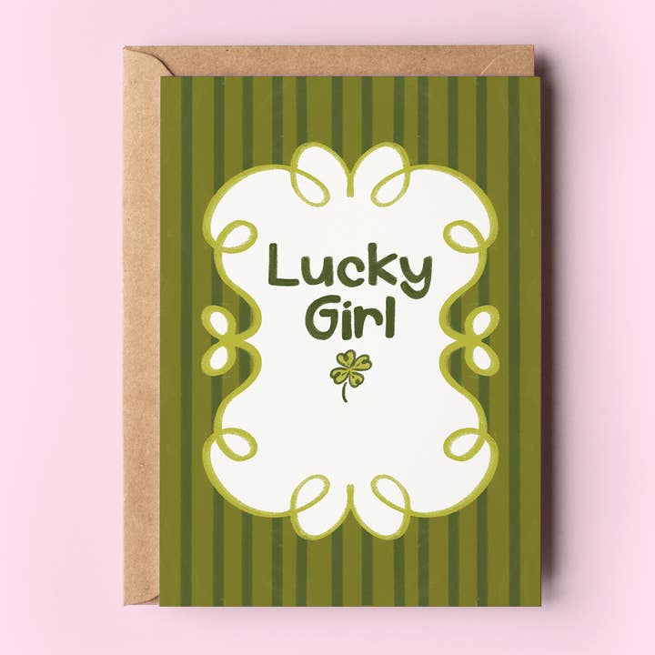 Carte de vœux de la Saint-Patrick Trèfle à quatre feuilles Fille chanceuse pour la vente par The Shelley Society