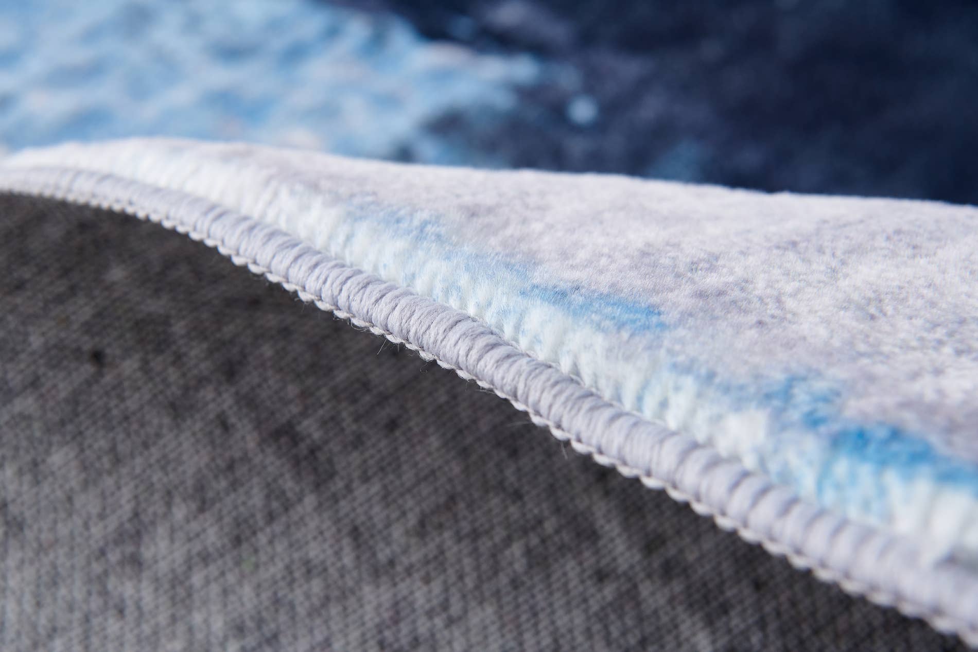 Amazing Rugs – Großhandel Teppichvorleger – Zara Abstract Design, maschinenwaschbar, grau/blau-gelber Bereich3